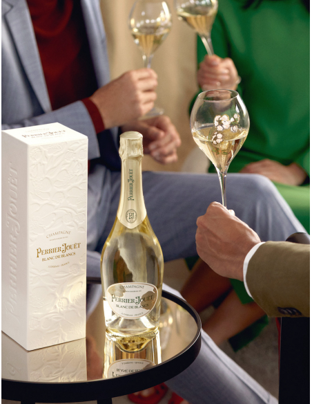 Perrier-jouët Set 2 glasses 28.5 cl & 1 Giftbox Blanc de blancs - 75 cl Perrier-jouët Set 2 glasses 28.5 cl & 1 Giftbox Blanc de blancs - 75 cl
