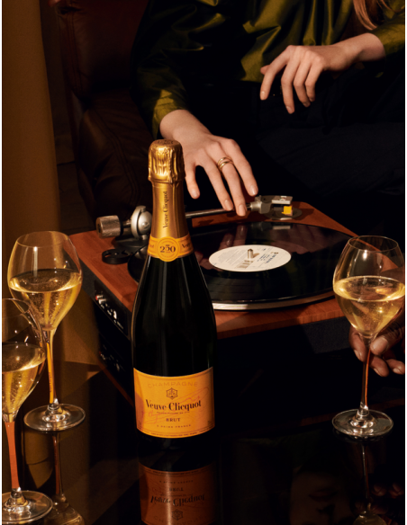 Veuve Clicquot Brut Carte Jaune - 6 x 75 CL