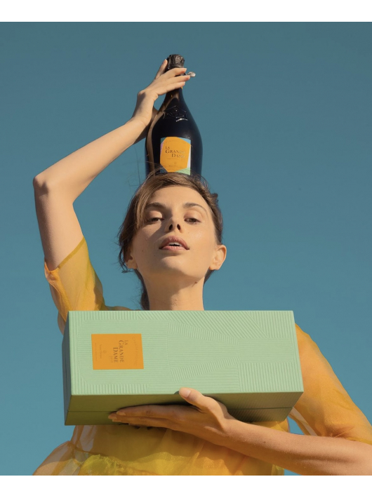 Veuve Clicquot La Grande Dame Brut BY Paola Paronetto Vintage 2015 - 75 cl Veuve Clicquot La Grande Dame Brut BY Paola Paronetto Vintage 2015 - 75 cl