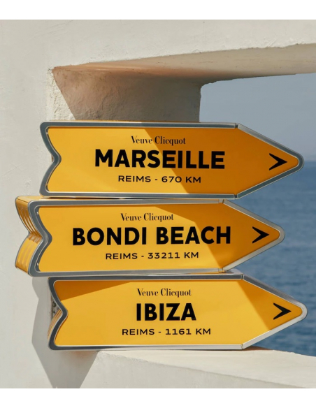 Veuve Clicquot Personalised "ARROW" Metal Giftbox Yellow Label Brut - 75 cl Veuve Clicquot Personalised "ARROW" Metal Giftbox Yellow Label Brut - 75 cl