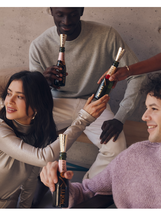 Moët & Chandon Giftbox 6 Mini Flûtes & 6 Mini Moët - 6 x 20 CL Moët & Chandon Giftbox 6 Mini Flûtes & 6 Mini Moët - 6 x 20 CL