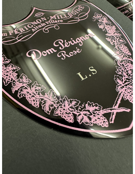 Dom Pérignon Vintage 2009 Rosé Giftbox with engraving on metal shield - 75 cl Dom Pérignon Vintage 2009 Rosé Giftbox with engraving on metal shield - 75 cl