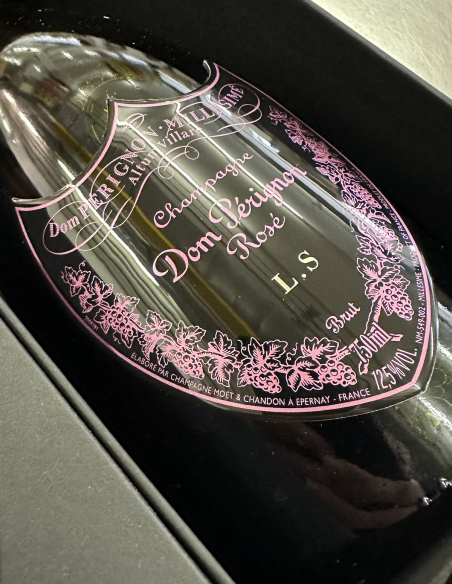 Dom Pérignon Vintage 2009 Rosé Giftbox & Personalised bottle with engraving on metal shield - 75 cl