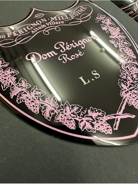 Dom Pérignon Vintage 2009 Rosé Giftbox & Personalised bottle with engraving on metal shield - 75 cl