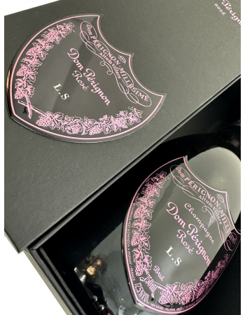 Dom Pérignon Vintage 2009 Rosé Giftbox & Bouteille personnalisées avec gravures sur boucliers en métal - 75 cl 2