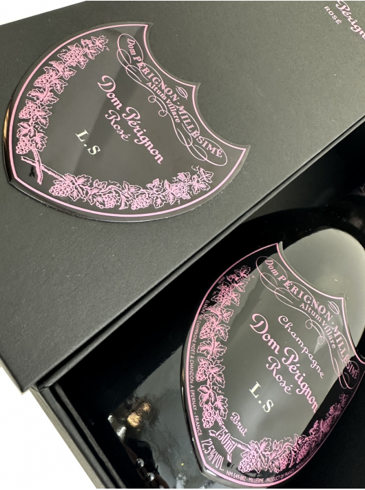 Dom Pérignon Vintage 2009 Rosé Giftbox & personalisierte Flasche mit Gravur auf Metallschild - 75 cl Dom Pérignon Vintage 2009 Rosé Giftbox & personalisierte Flasche mit Gravur auf Metallschild - 75 cl