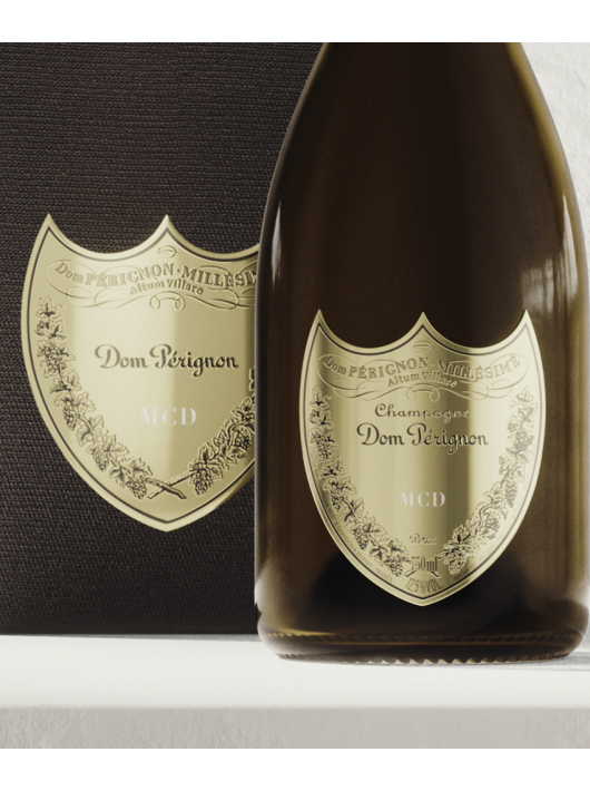Dom Pérignon 2015 Giftbox & Bouteille personnalisées avec gravures sur boucliers en métal - 75 cl Dom Pérignon 2015 Giftbox & Bouteille personnalisées avec gravures sur boucliers en métal - 75 cl