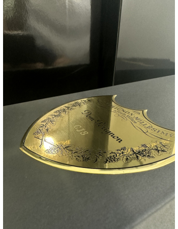 Dom Pérignon Vintage 2015 Giftbox with engraving on metal shield - 75 cl 2