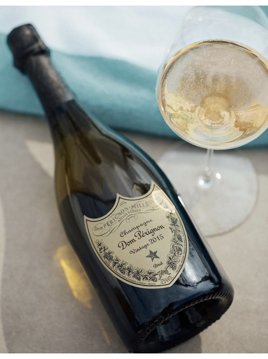 Dom Pérignon SET OF 2 GLASSES 38 CL + 1 BOTTLE VINTAGE 2015 - 1 X 75 CL Dom Pérignon SET OF 2 GLASSES 38 CL + 1 BOTTLE VINTAGE 2015 - 1 X 75 CL