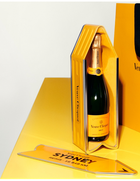 Veuve Clicquot Personalised "ARROW" Metal Giftbox Yellow Label Brut - 75 cl Veuve Clicquot Personalised "ARROW" Metal Giftbox Yellow Label Brut - 75 cl