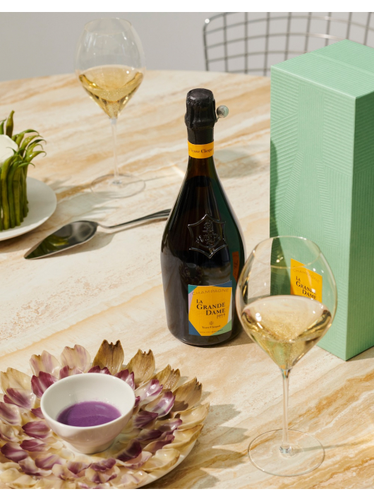 Veuve Clicquot Set 2 verres & La Grande Dame Brut BY Paola Paronetto Vintage 2015 - 75 cl Veuve Clicquot Set 2 verres & La Grande Dame Brut BY Paola Paronetto Vintage 2015 - 75 cl