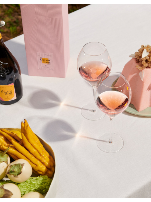 Veuve Clicquot Set 2 Glasses & La Grande Dame Rosé BY Paola Paronetto Vintage 2015 - 75 cl Veuve Clicquot Set 2 Glasses & La Grande Dame Rosé BY Paola Paronetto Vintage 2015 - 75 cl