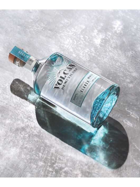 TEQUILA VOLCAN BLANCO - 40% - 70 CL TEQUILA VOLCAN BLANCO - 40% - 70 CL