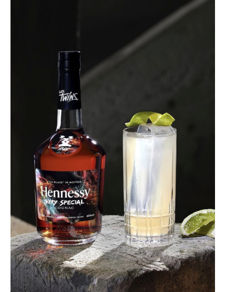 Cognac Hennessy VERY SPECIAL "CA BLAZE" LES TWINS LIMITED EDITION - 40% - 70 CL Cognac Hennessy VERY SPECIAL "CA BLAZE" LES TWINS LIMITED EDITION - 40% - 70 CL
