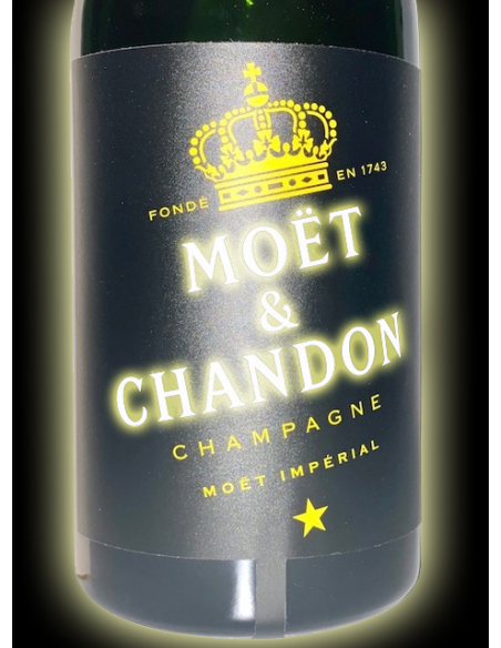 Moët & Chandon Brut Impérial Flashing Light Limited Edition JEROBOAM - 300 cl Moët & Chandon Brut Impérial Flashing Light Limited Edition JEROBOAM - 300 cl